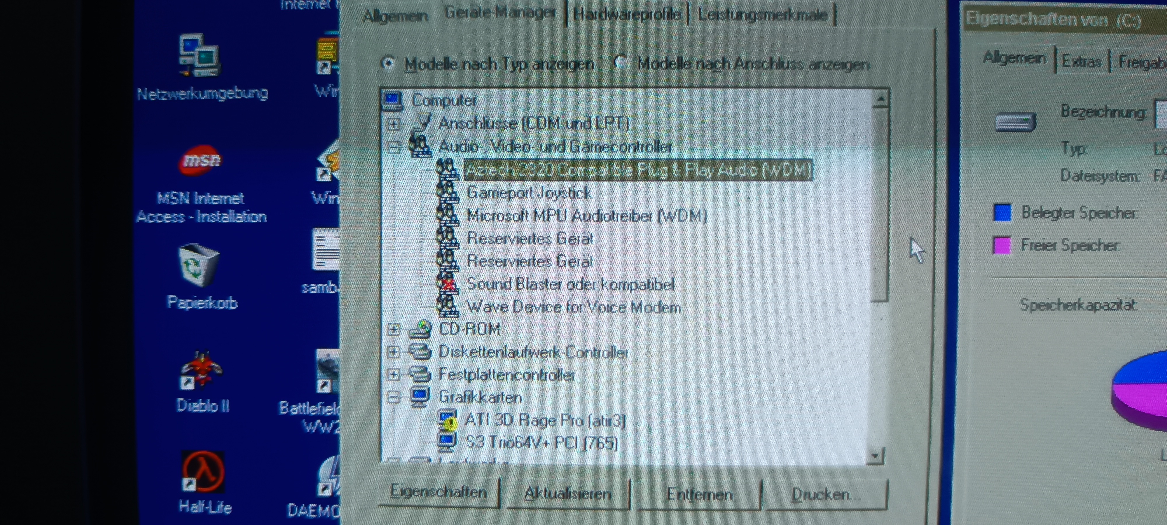 Windows 98 Device Manager showing the storage controller as SCSI hardware